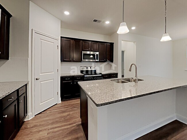Building Photo - 508 Cash Circle