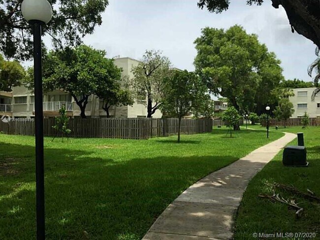 Foto del edificio - 7725 SW 88th St