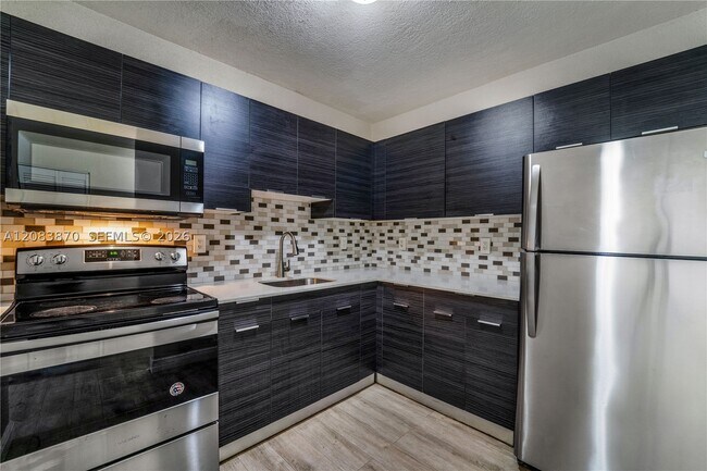 Foto del edificio - 2731 NW 1st St