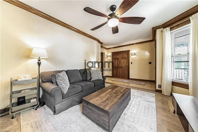 Foto del edificio - 1478 Winchester Ave