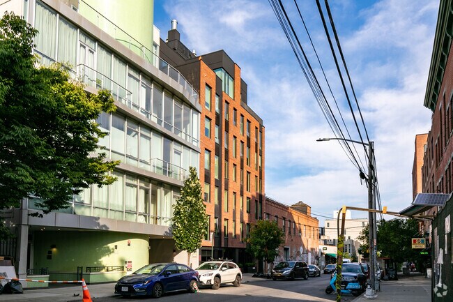 Building Photo - 169 N 10th St
