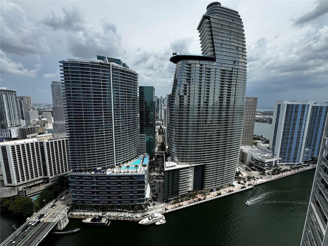 Foto principal - 475 Brickell Ave