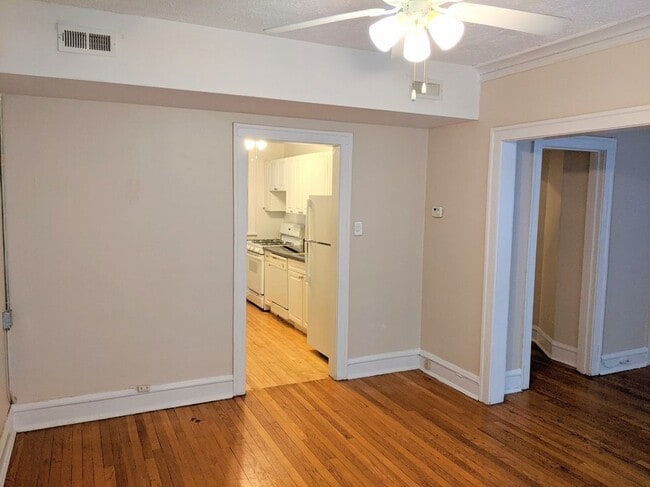 Building Photo - 925 Forest Ave