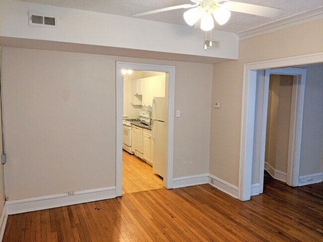 Foto del edificio - 925 Forest Ave