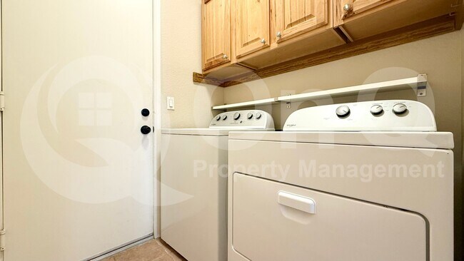 Foto del edificio - 1221 W Jeanine Dr