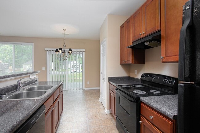Building Photo - 2 Story Home Minutes from Downtown Raleigh!