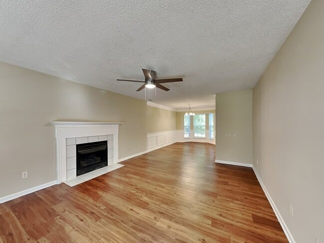 Building Photo - 6047 Hedgecrest Pl