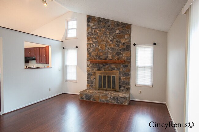 Foto del edificio - 8026 Buckland Dr