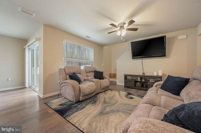 Foto del edificio - 504 Currant Cir