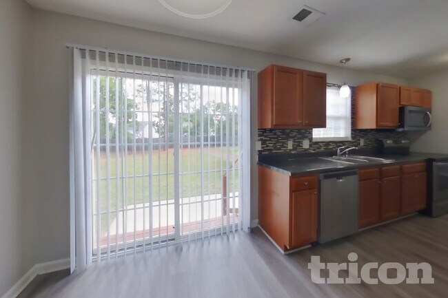 Foto del edificio - 131 Quiet Grove Dr
