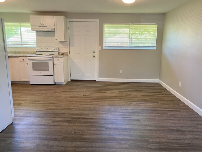 Building Photo - 4418 Primrose Ln