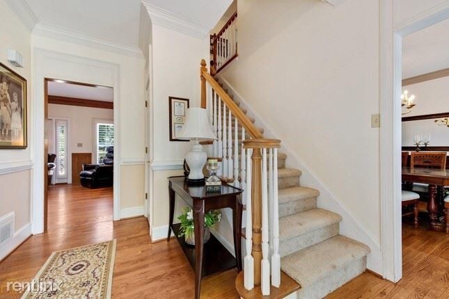 Building Photo - 5 br, 3 bath House - 2585 Churchill Dr