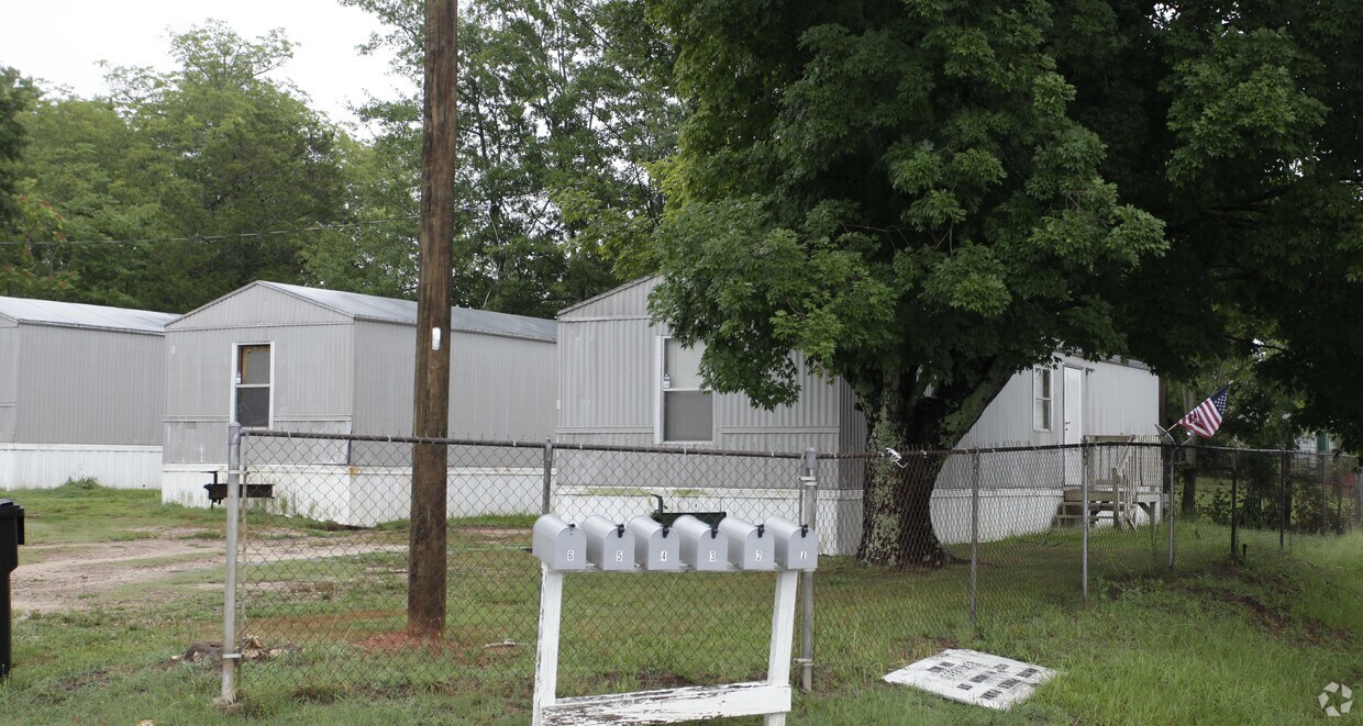 Primary Photo - White Pines Park