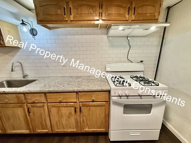 Building Photo - Cozy 2-Bedroom Lower-Level Home – All Util...