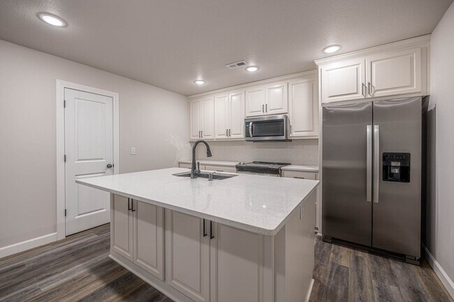Building Photo - THE RESIDENCES AT BRYSON LAKE-373