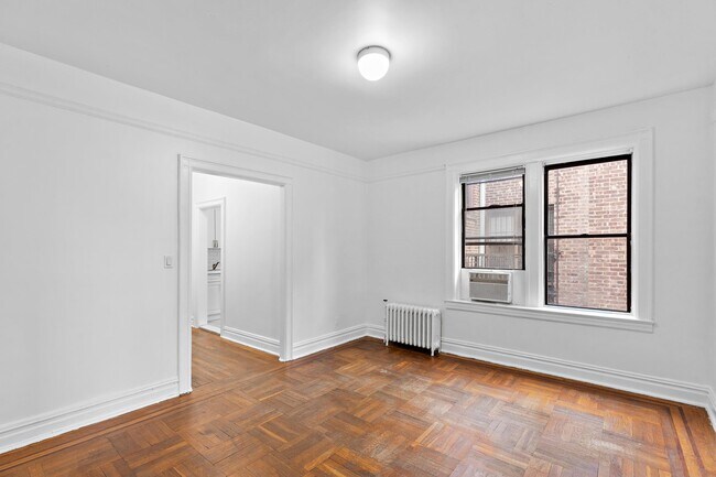 Building Photo - 124 Storms Ave