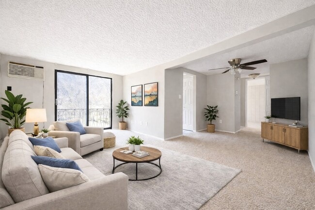 Fountain Square Living Room. - Staged - Fountain Square