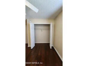 Building Photo - 256 Southlake Dr