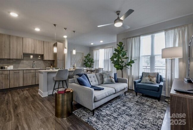 Foto del edificio - 4840 Randolph Rd