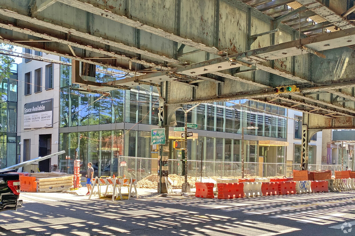Building Photo - 329 Broadway
