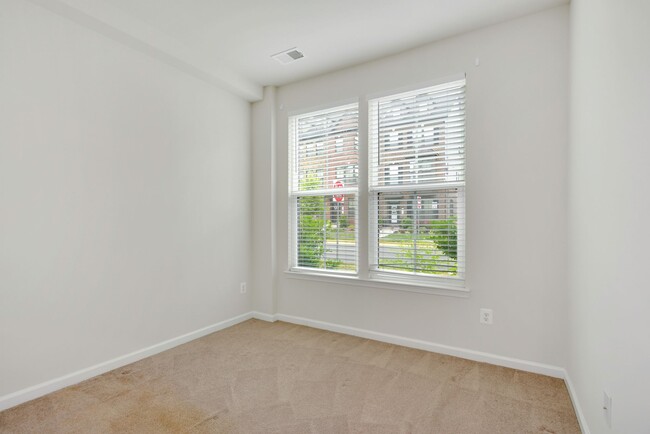 Building Photo - 43501 Apple Orchard Sq