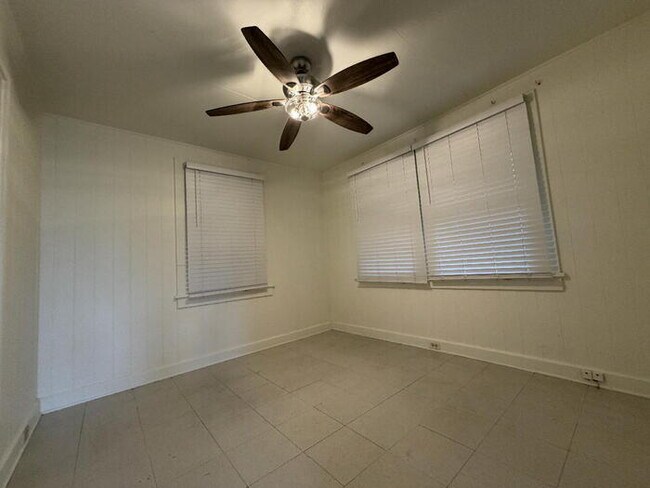 Foto del edificio - To register for the showing time below, note the 4 digit code: 5714 and click "APPLY NOW."(mobile...