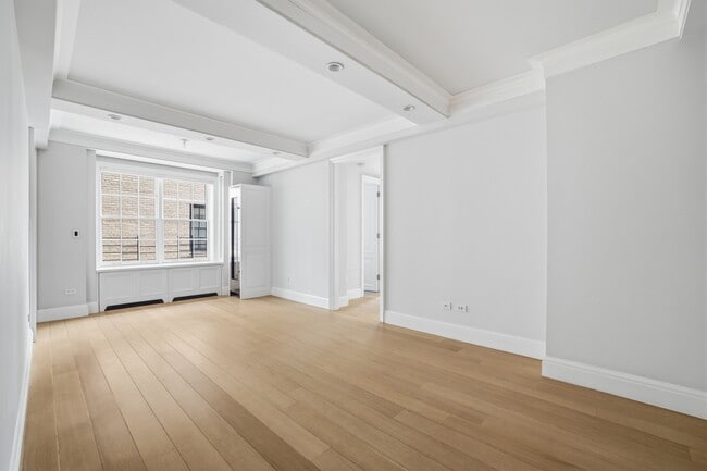 Building Photo - 141 E 88th St
