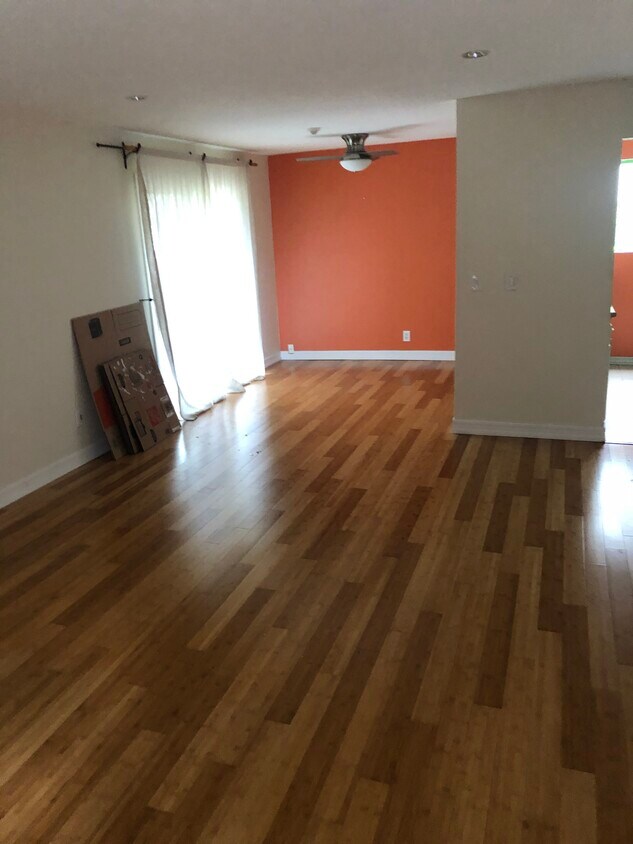 Living Room - 720 Meyer Ln