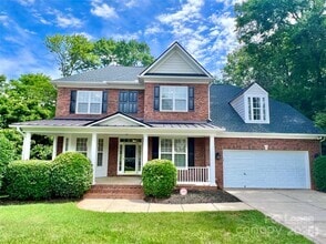 Building Photo - 811 Deercross Ln