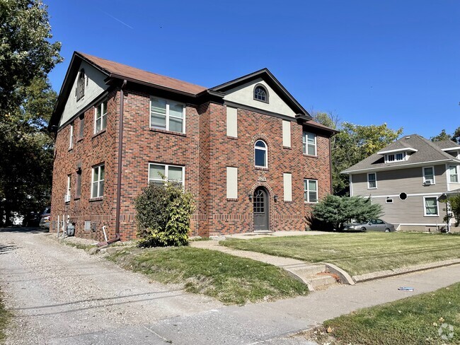 Building Photo - 2813 Cottage Grove Ave