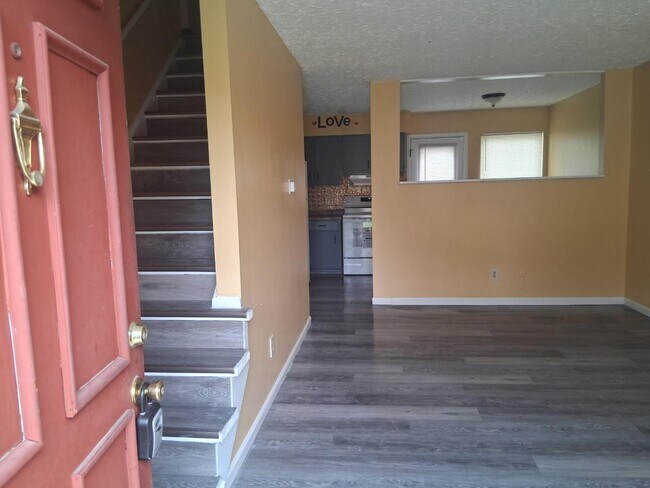 Foto del edificio - 1752 Pine Tree St S