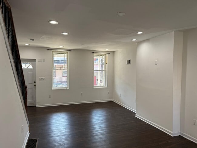 Building Photo - 3738 N Delhi St