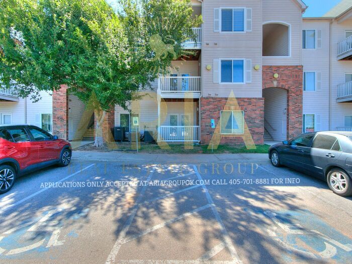 Primary Photo - 2 BED 2 BATH EDGE CONDO!