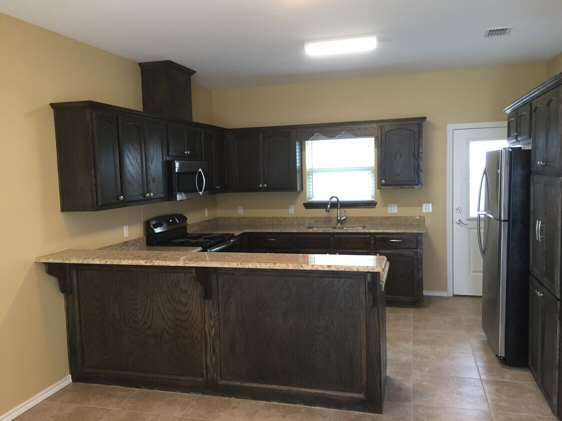 Kitchen - 405 Downing Ave