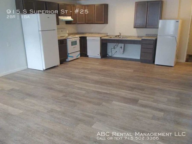 Building Photo - Retro-Modern 2 Bedroom Handicap Accessible
