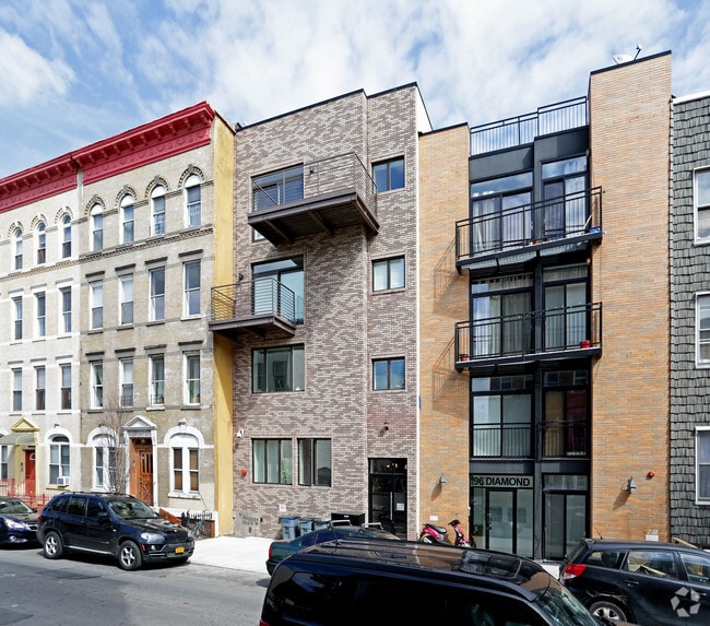 Building Photo - 98 Diamond St