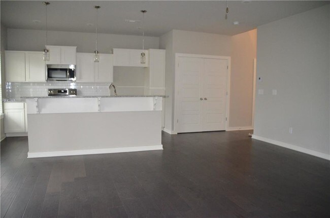 Foto del edificio - 3915 Southwest Peachwood Drive