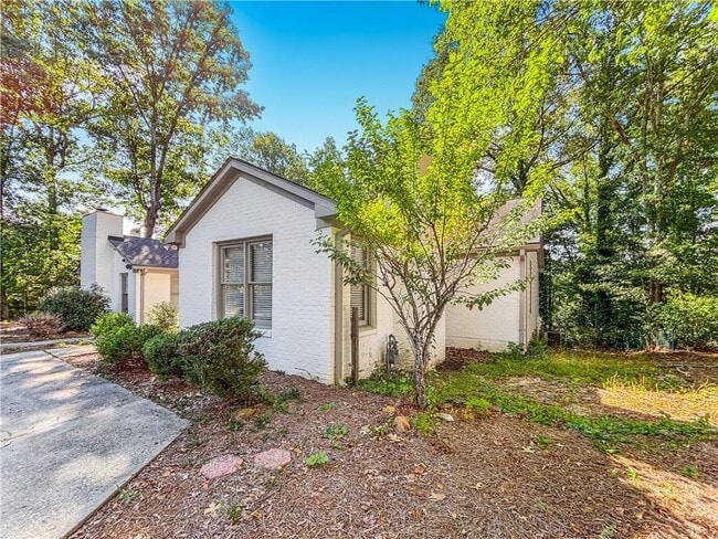 Building Photo - 1840 Cooper Lake Dr SE