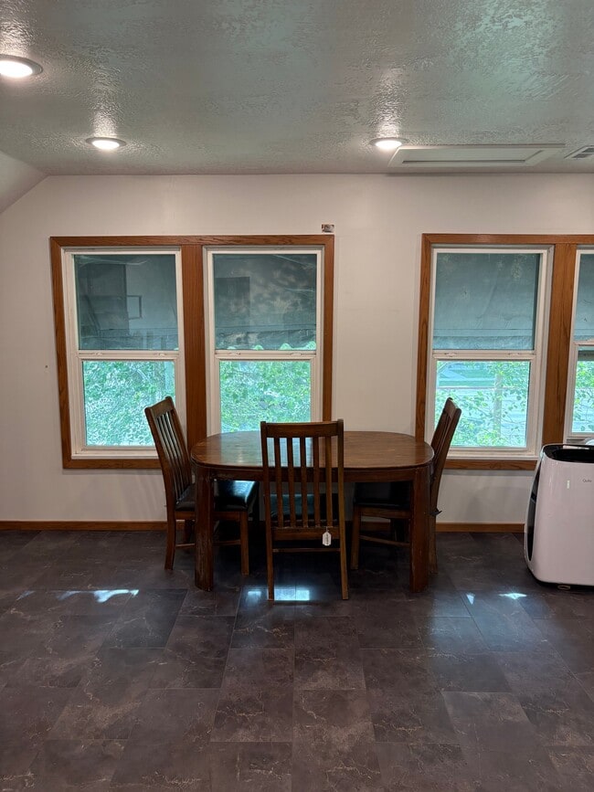 Building Photo - 128 S 100 E
