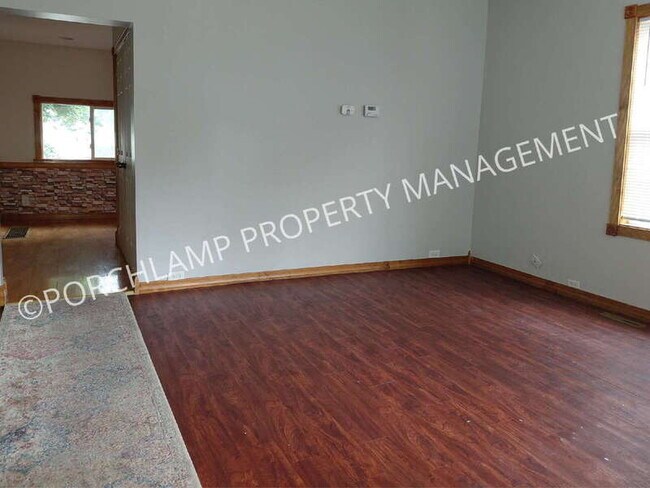 Foto del edificio - 2121 Harrison Ave