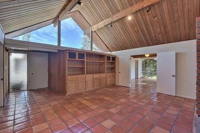 Foto del edificio - Gorgeous Eicher, spacious floor plan, grea...