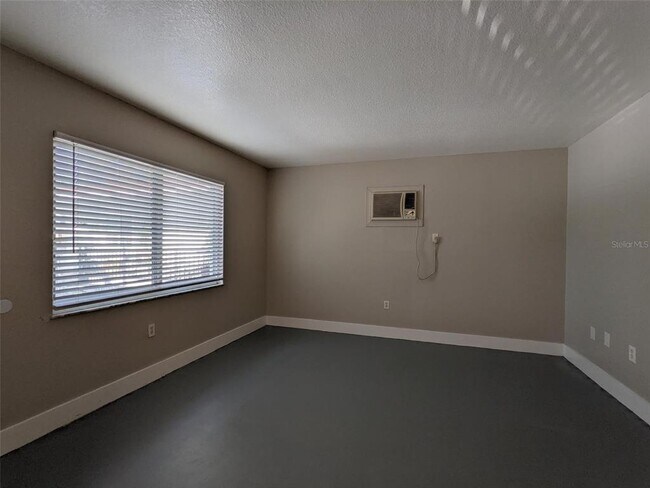 Building Photo - 1090 Cocoanut Ave