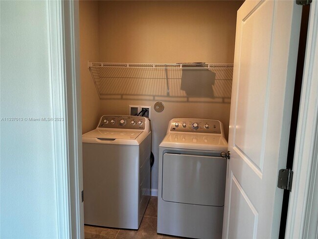 Building Photo - 604 Lychee Ln