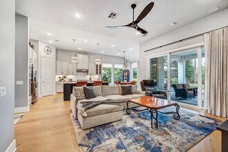 Building Photo - 327 N Turks Cap Trail