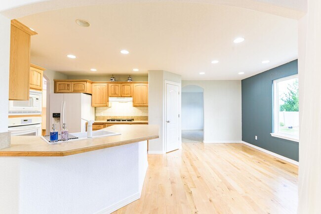 Foto del edificio - Private Oasis with Panoramic Mountain Views – 4 BR Plus Bonus Room / Office
