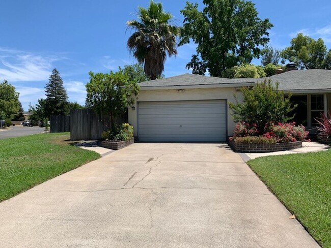 Building Photo - 2 br, 1 bath House - 3148 PENNLAND DR