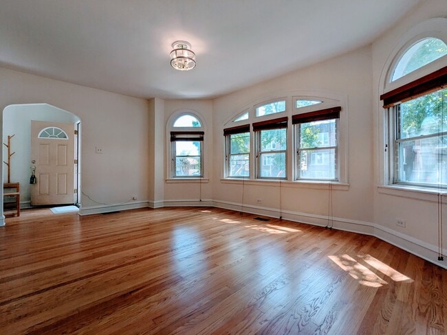 Building Photo - 834 N Kolin Ave