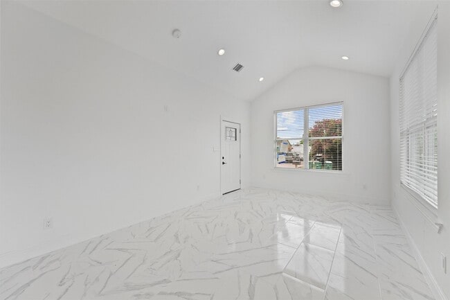 Foto del edificio - 225 Royder St