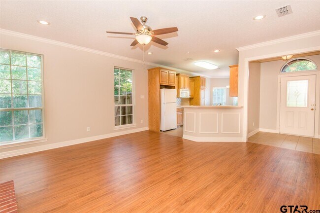 Building Photo - 3440 Iberville Dr
