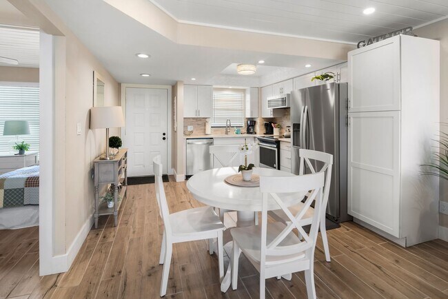 Building Photo - Beautiful 2 Bedroom with a Bay View-Anglers Cove-AVAILABLE FOR ANNUAL TENANT- May 1-2026